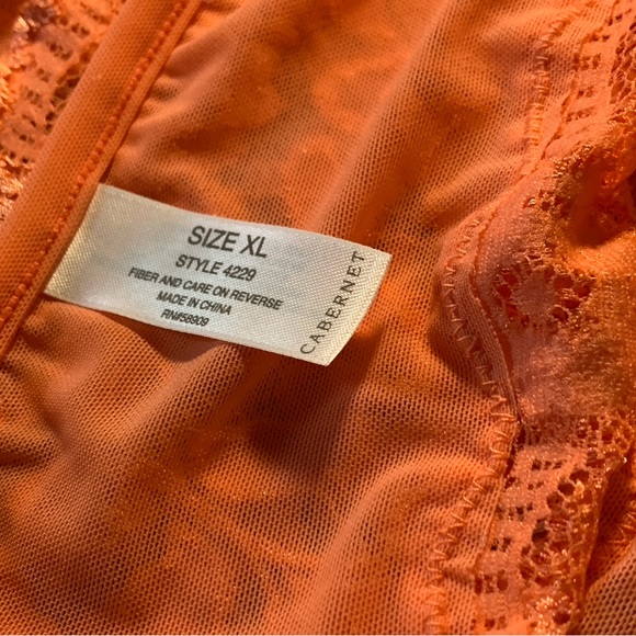 Ladies lace top in size Large - Picture 3 of 5